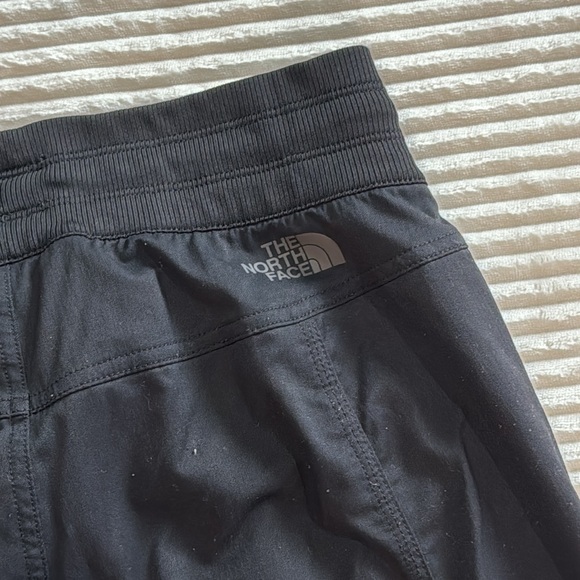 The North Face Black Cropped Lightweight Pants Joggers Small - Picture 14 of 15